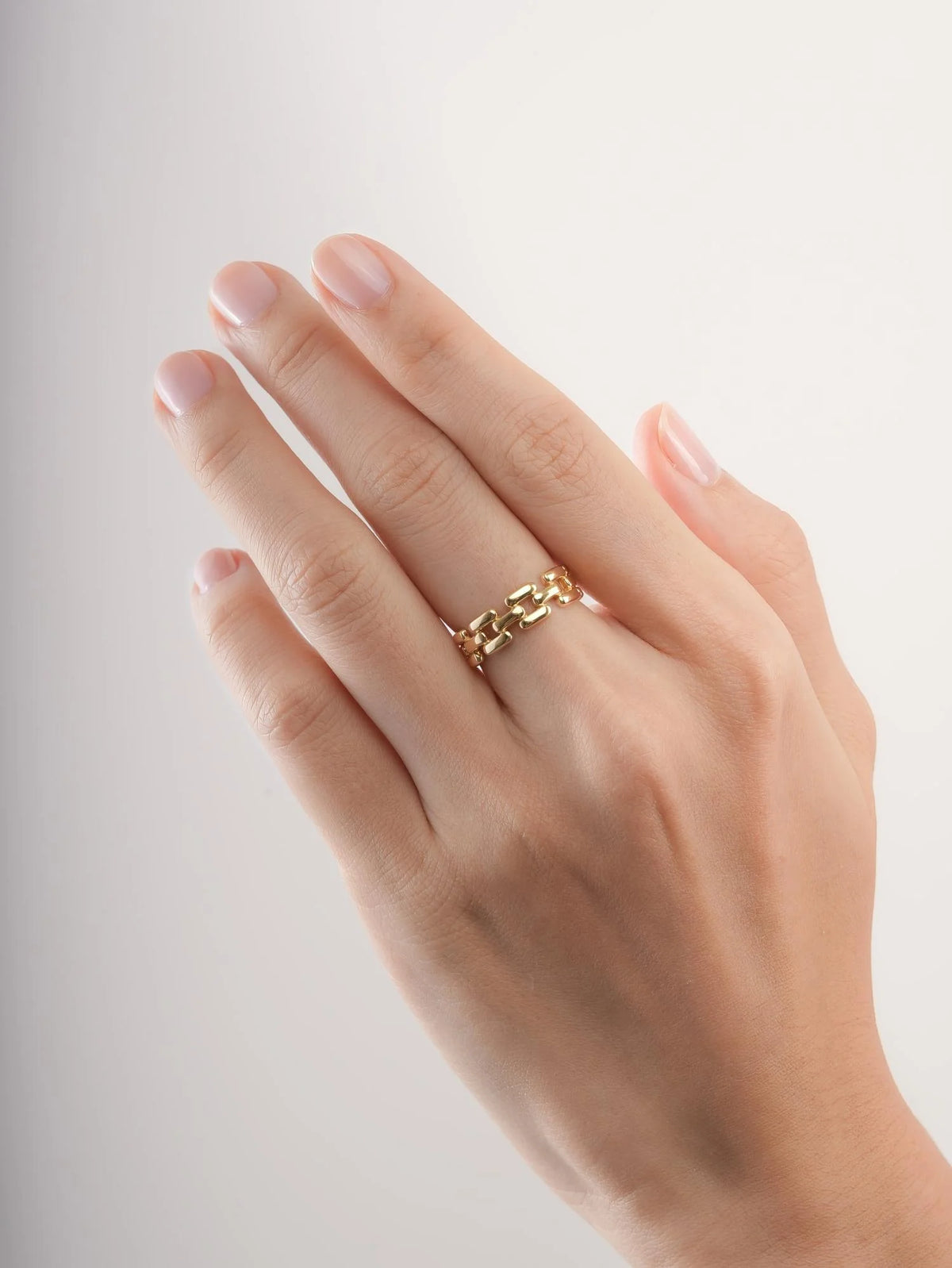 Classic Watch-Inspired Link Ring