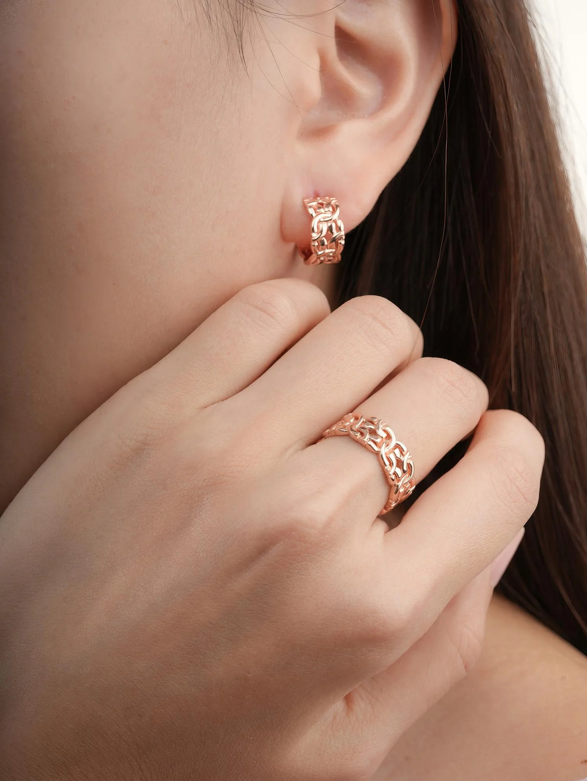 Intertwined Chain Ring